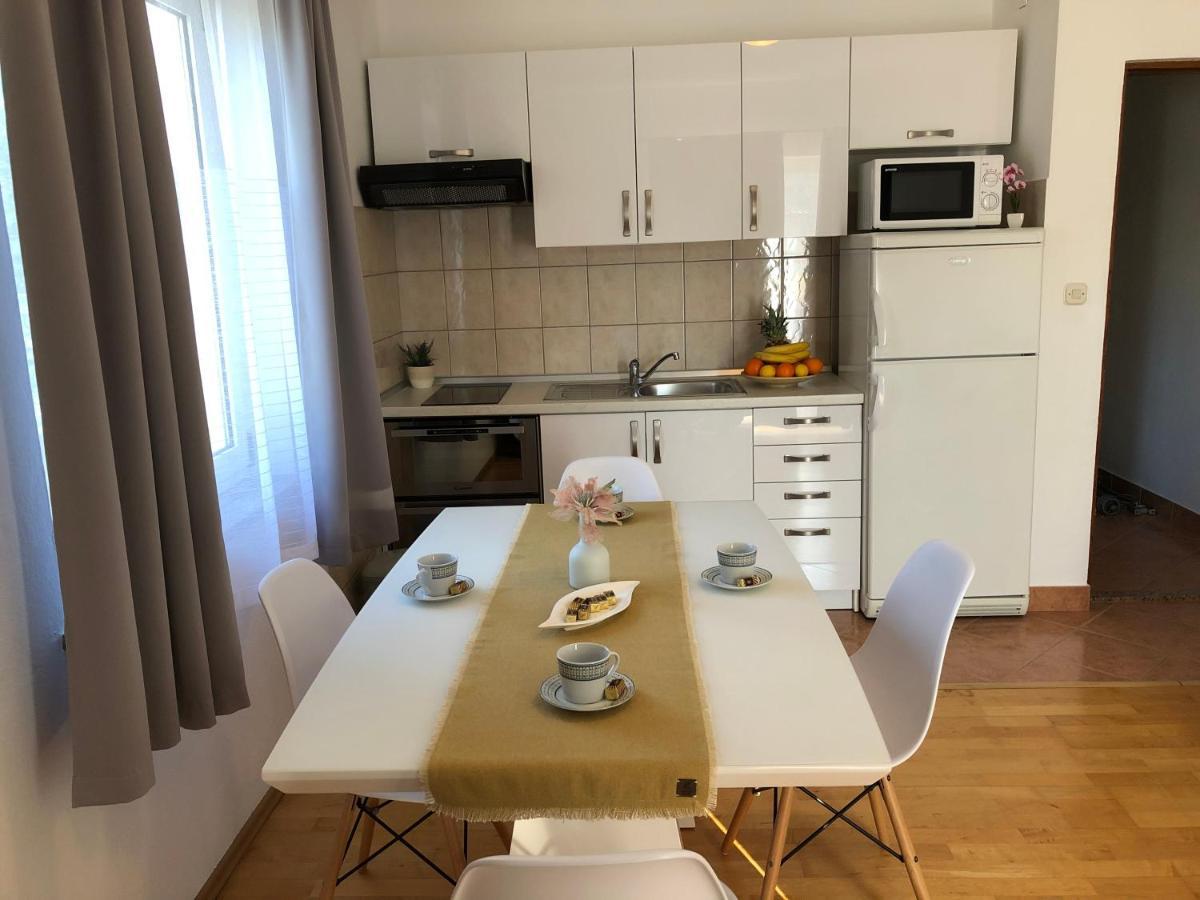 Apartments Saric Biograd Na Moru Exterior foto