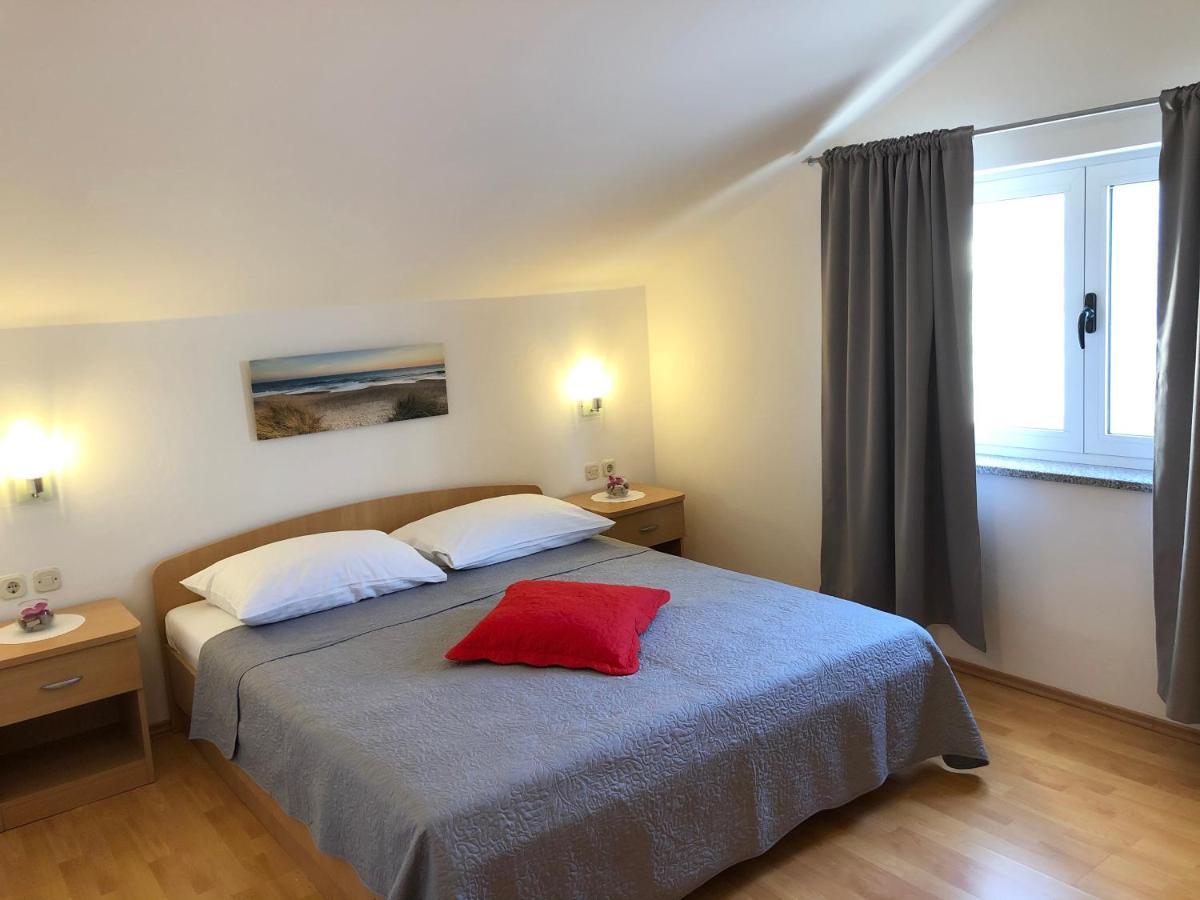 Apartments Saric Biograd Na Moru Exterior foto